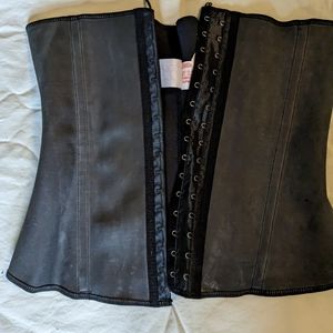 Squeem latex perfect waist cincher Medium